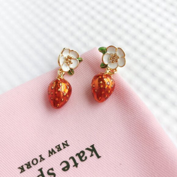 Kate Spade Red Picnic Perfect Strawberry Earrings NEW - Picture 3 of 3
